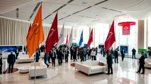 پرچم مورد نیاز شرکت
تعدادی پرچم در یک سالن با تعدادی آدم